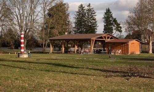 Vodácké tábořiště Ostrov