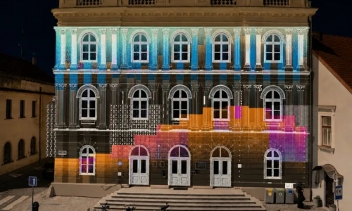 Fluence – videomapping na fasádu ZUŠ
