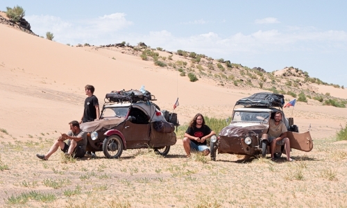 Nesmrtelní dědci - Velorexem do Japonska