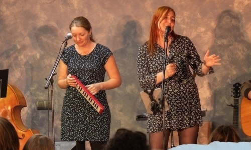 Folk mezi řekami - Jen tak tak a Lakomá Barka