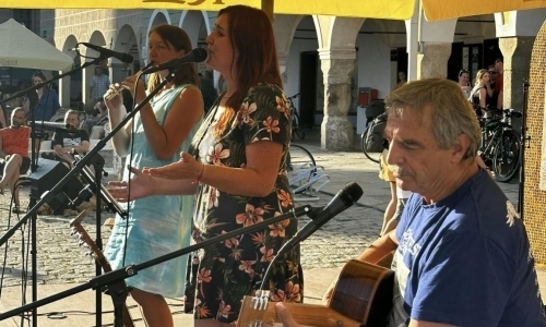 Folk mezi řekami – kapela Jen tak tak